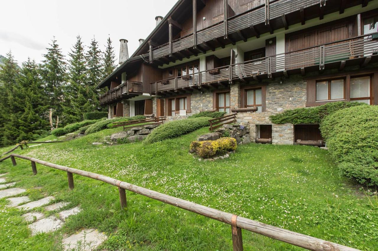 Joivy Superb Apartments For 6 With Mountain View And Garden In Courmayeur Exterior foto
