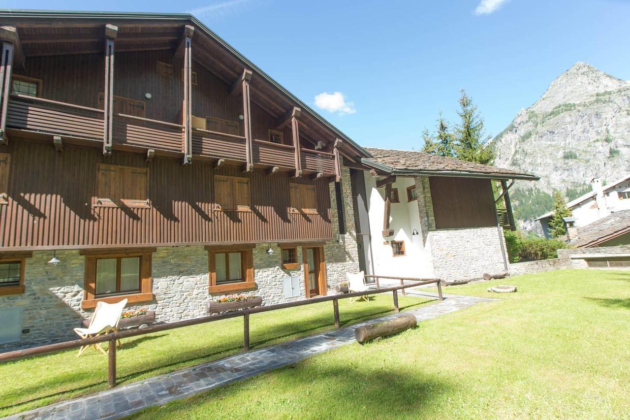 Joivy Superb Apartments For 6 With Mountain View And Garden In Courmayeur Exterior foto
